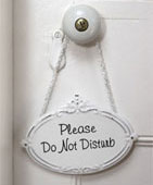 A quiet location - door handle with please do not disturb sign
